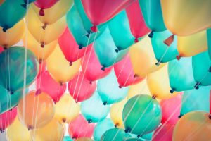 Tipps zum Steigenlassen von Luftballons bei Hochzeiten