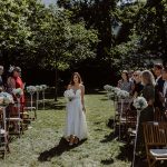 Sommerhochzeit mit französischem Flair Einzug der Braut