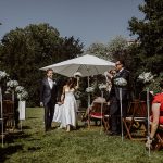 Sommerhochzeit mit französischem Flair Brautpaar Trauung