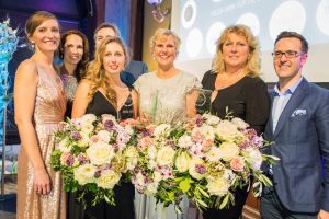 Die Veranstalterinnen mit der Jury des 2. Austrian Wedding Award
